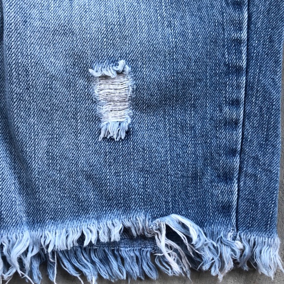 American Eagle Jean Shorts Fray/ Distressed - Picture 5 of 6